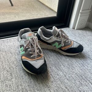 New Balance Gray, Black & Mint Green Casual Sneakers